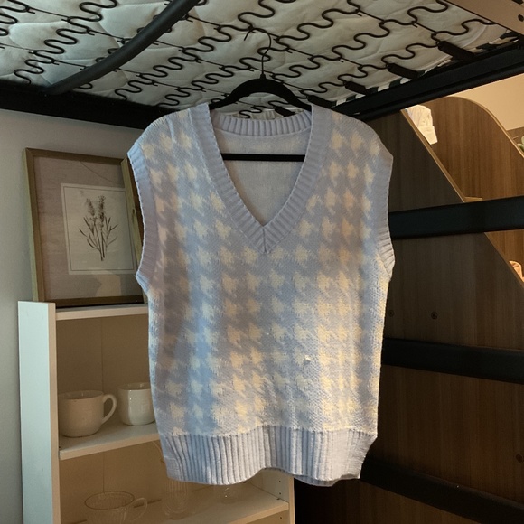sweater vest - Picture 1 of 1